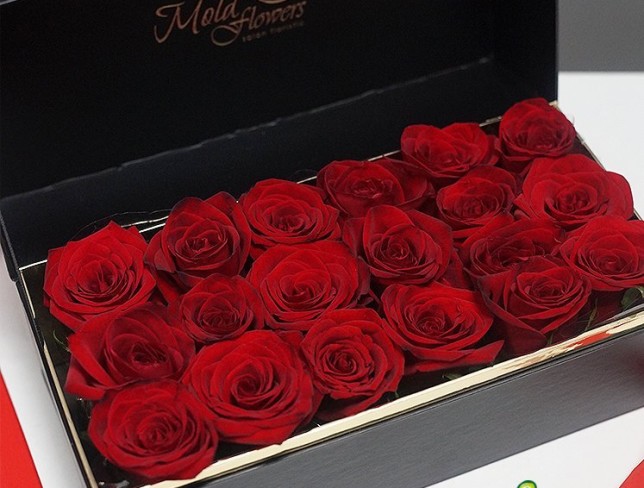 Cutie cu trandafiri rosii "Focul  Sufletului" foto